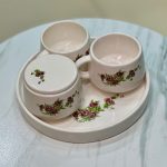 ست کامل سرویس آشپزخانه سرامیکی مدل کلاسیک با طرح گل‌های رز و سینی اختصاصی - تصویر 3
