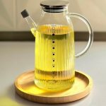 روغن‌ریز پیرکس شیشه‌ای ۸۵۰ میلی‌لیتر با درب چوبی و درجه‌بندی دقیق - تصویر 3