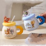 ماگ درب‌دار نی‌دار فانتزی طرح تام و جری – مدل “Be Happy / I Love Cheese” - تصویر 2